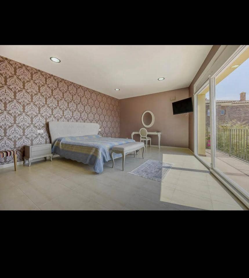 4 bedroom Villa for sale in Palau-saverdera with pool garage - € 790,000 (Ref: 9875322)