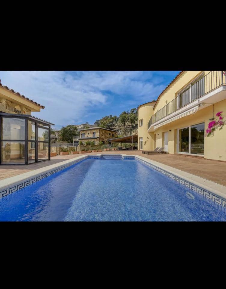 4 bedroom Villa for sale in Palau-saverdera with pool garage - € 790,000 (Ref: 9875322)