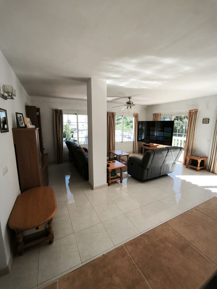 5 bedroom Villa for sale in Cerro del Aguila with pool garage - € 895,000 (Ref: 9687409)