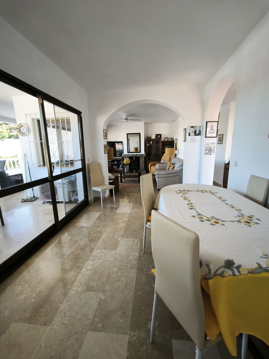 5 bedroom Villa for sale in Cerro del Aguila with pool garage - € 895,000 (Ref: 9687409)