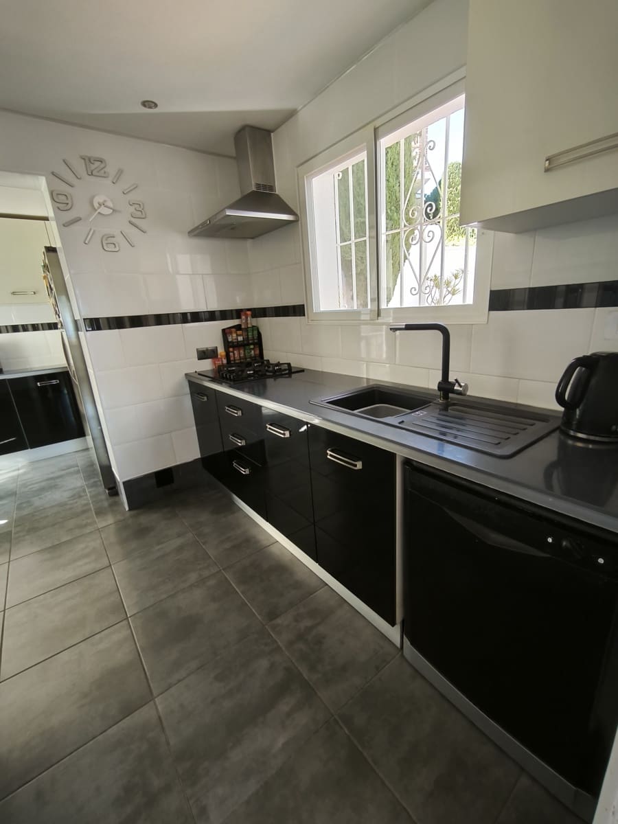 5 bedroom Villa for sale in Cerro del Aguila with pool garage - € 895,000 (Ref: 9687409)