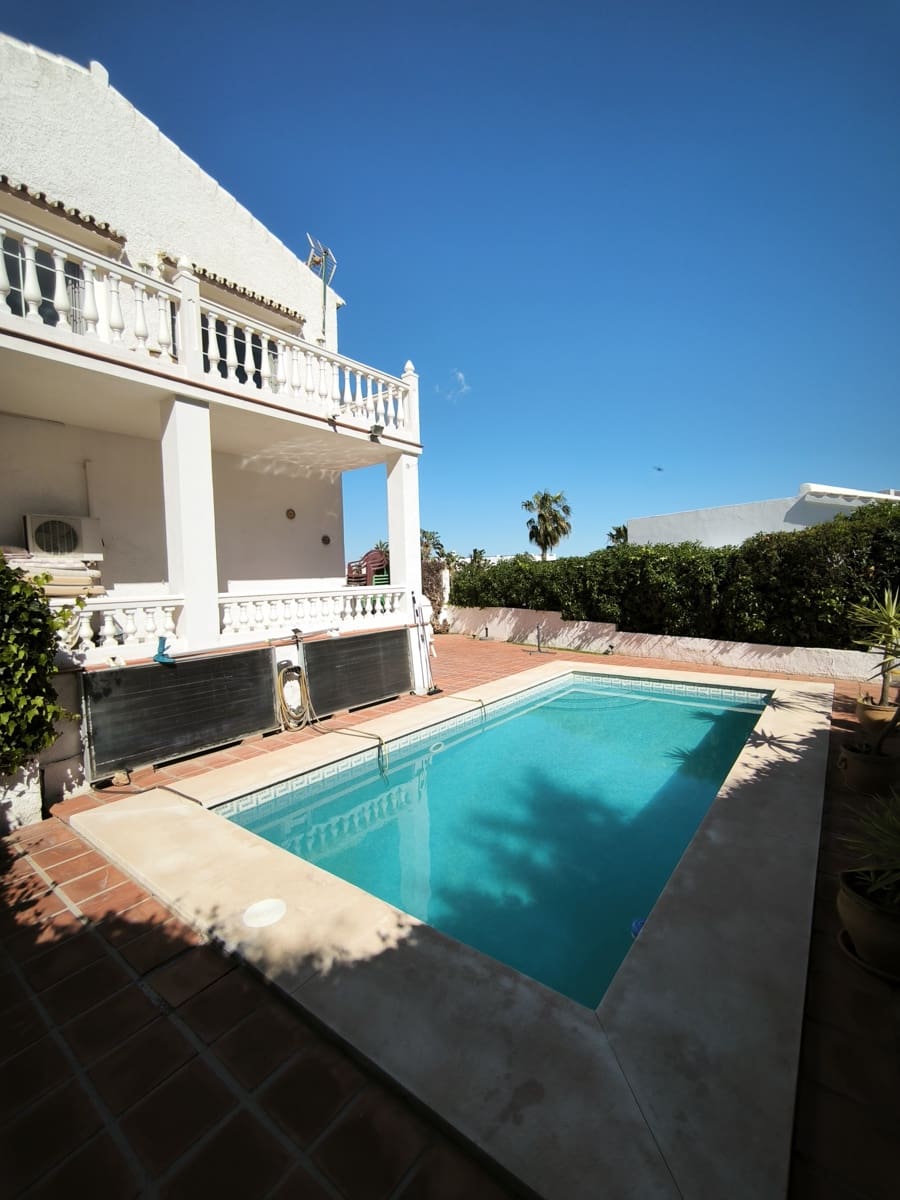 5 bedroom Villa for sale in Cerro del Aguila with pool garage - € 895,000 (Ref: 9687409)