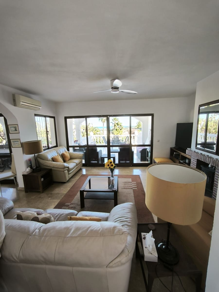 5 bedroom Villa for sale in Cerro del Aguila with pool garage - € 895,000 (Ref: 9687409)