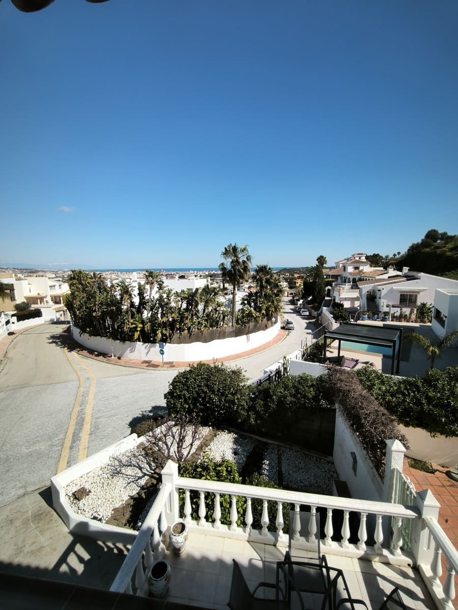 5 bedroom Villa for sale in Cerro del Aguila with pool garage - € 895,000 (Ref: 9687409)