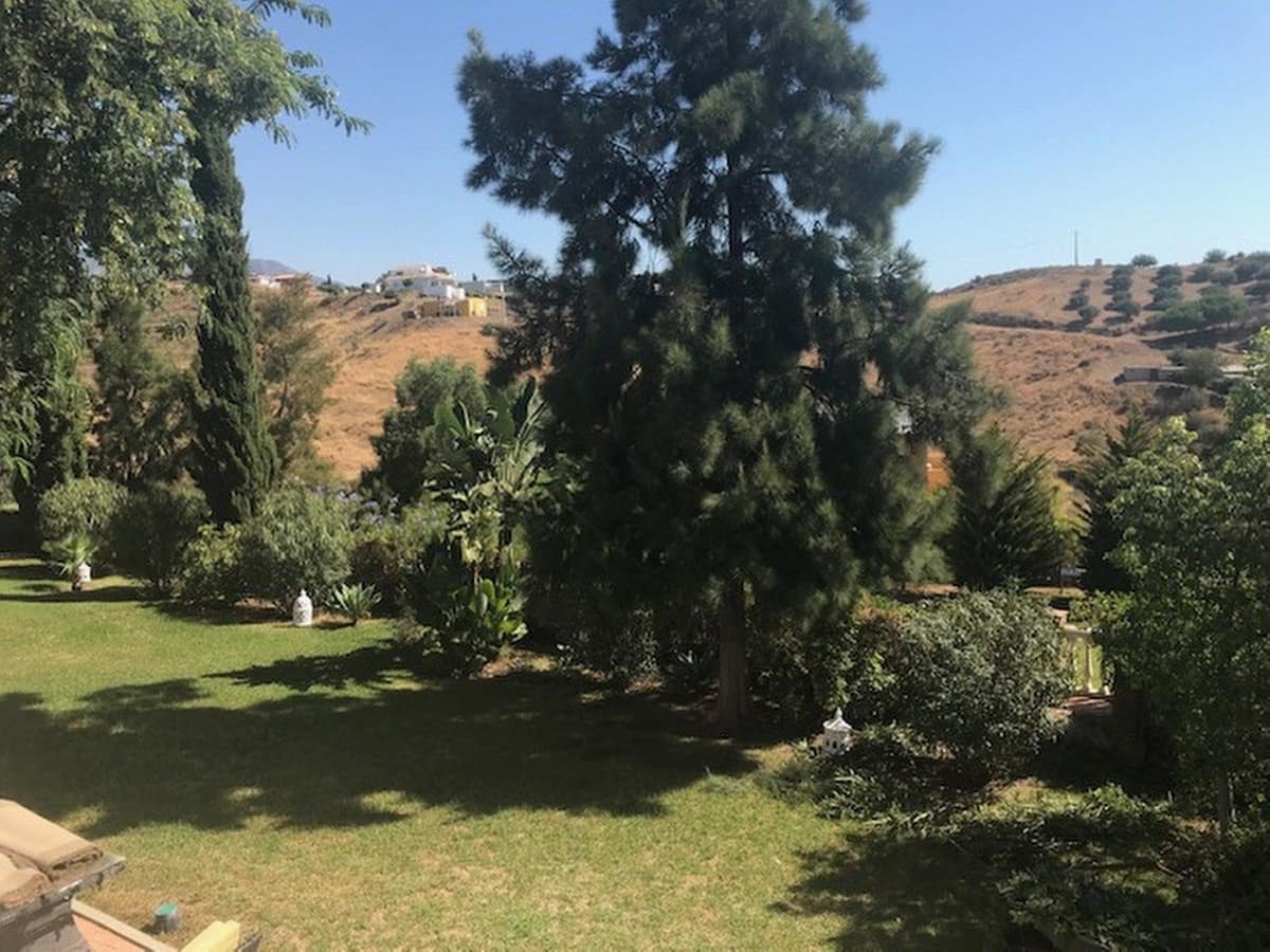 4 makuuhuone Huvila myytävänä paikassa La Cala de Mijas mukana uima-altaan - 995 000 € (Ref: 9688446)