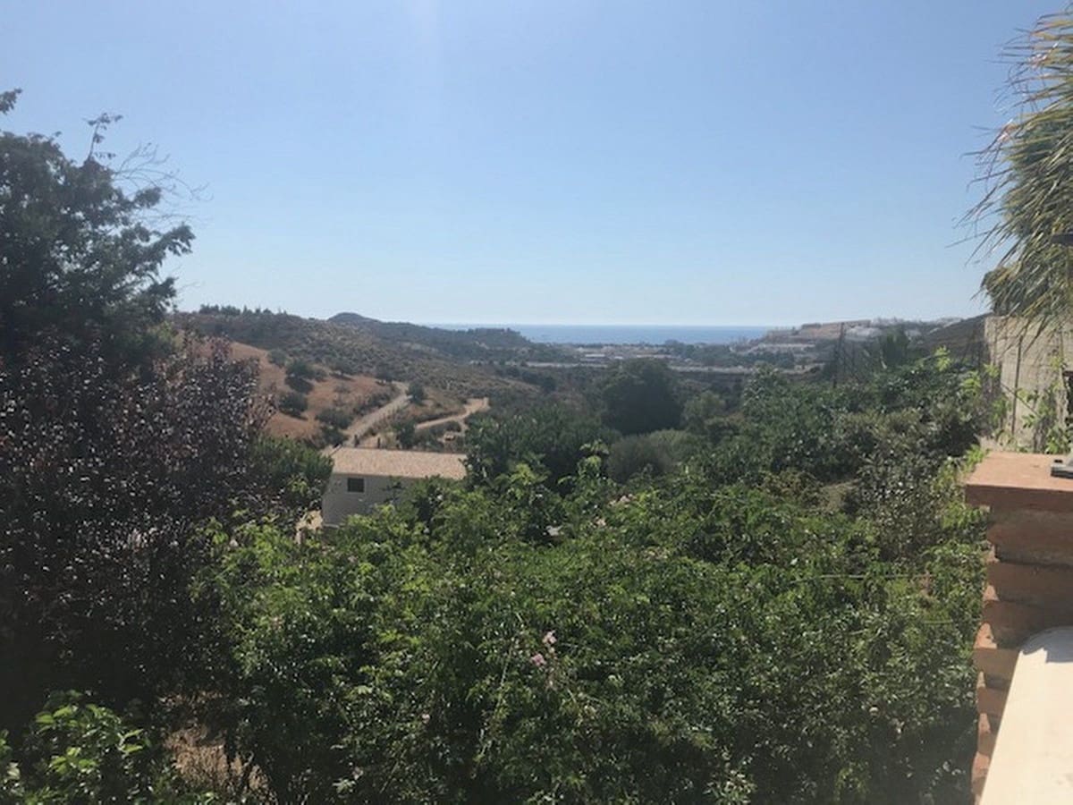 4 makuuhuone Huvila myytävänä paikassa La Cala de Mijas mukana uima-altaan - 995 000 € (Ref: 9688446)