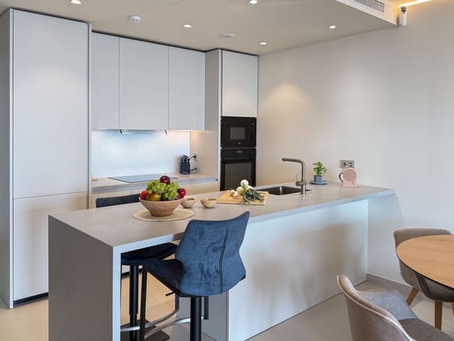 2 slaapkamer Penthouse te koop in Fuengirola met zwembad - € 749.000 (Ref: 9688447)