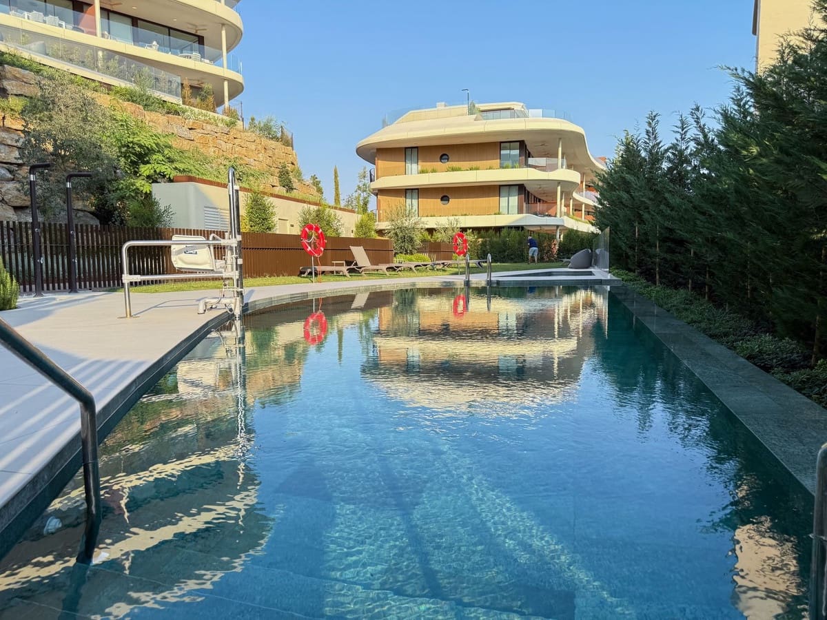 2 slaapkamer Penthouse te koop in Fuengirola met zwembad - € 749.000 (Ref: 9688447)