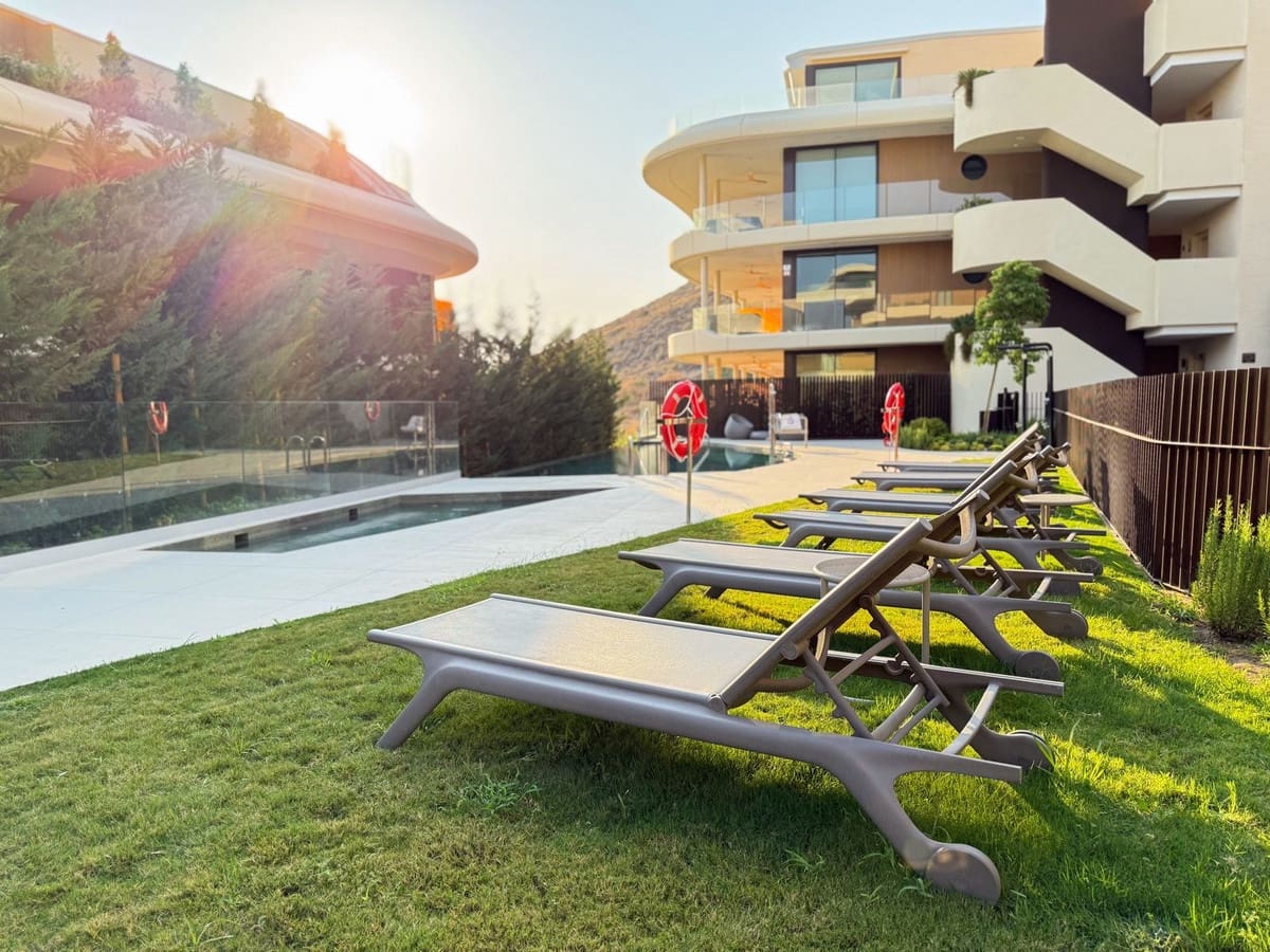 2 slaapkamer Penthouse te koop in Fuengirola met zwembad - € 749.000 (Ref: 9688447)