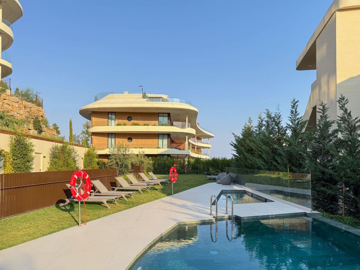 2 slaapkamer Penthouse te koop in Fuengirola met zwembad - € 749.000 (Ref: 9688447)