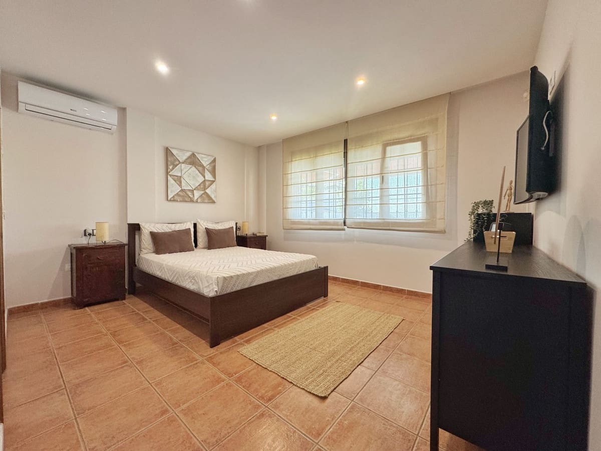 3 bedroom Villa for sale in La Sierrezuela with pool garage - € 759,000 (Ref: 9688448)