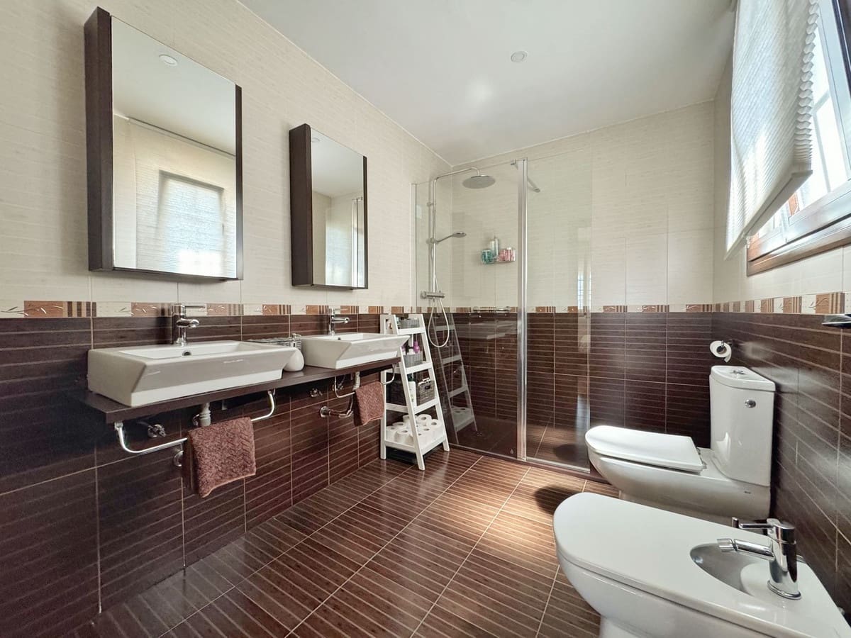 3 bedroom Villa for sale in La Sierrezuela with pool garage - € 759,000 (Ref: 9688448)