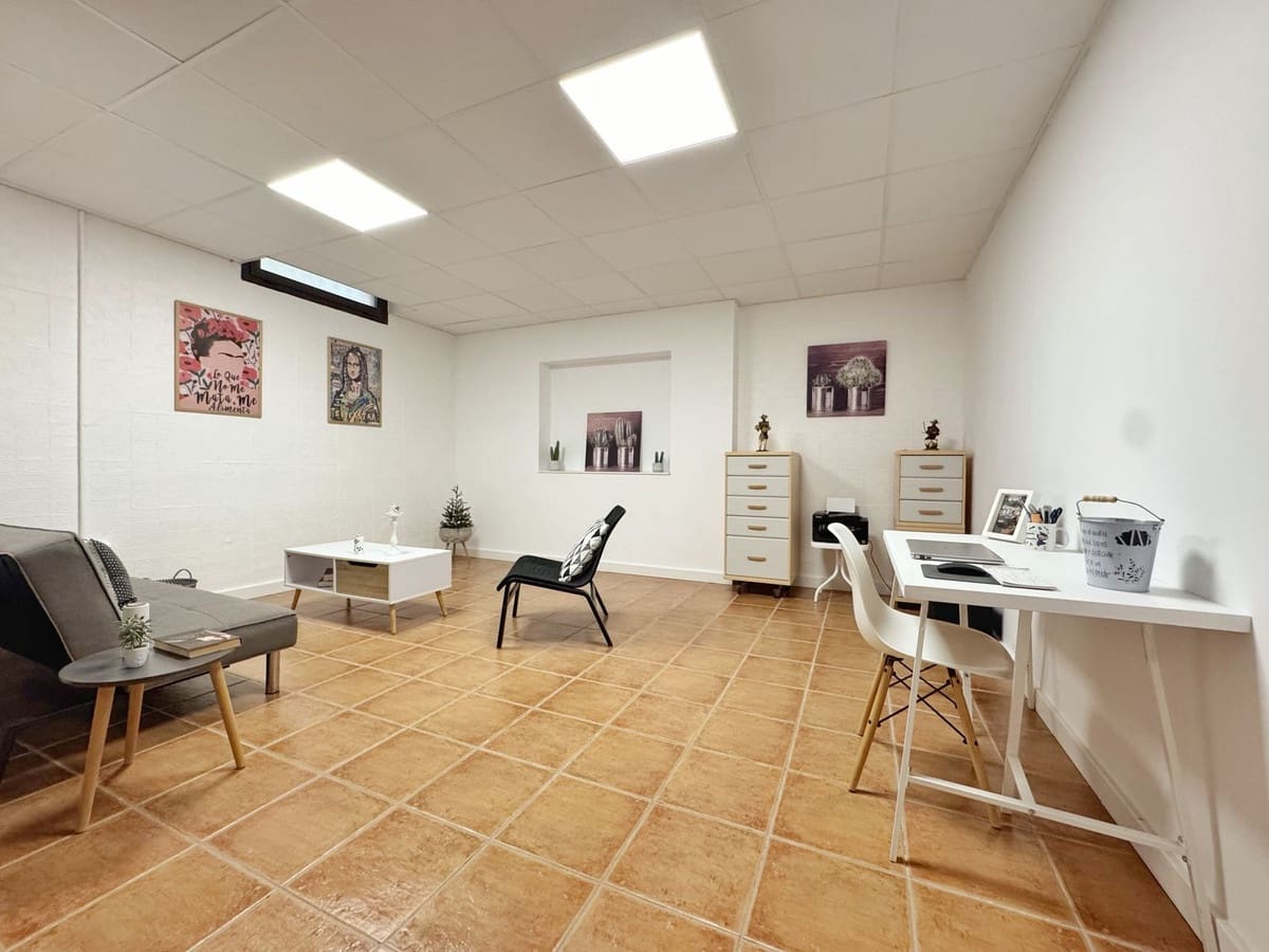 3 bedroom Villa for sale in La Sierrezuela with pool garage - € 759,000 (Ref: 9688448)