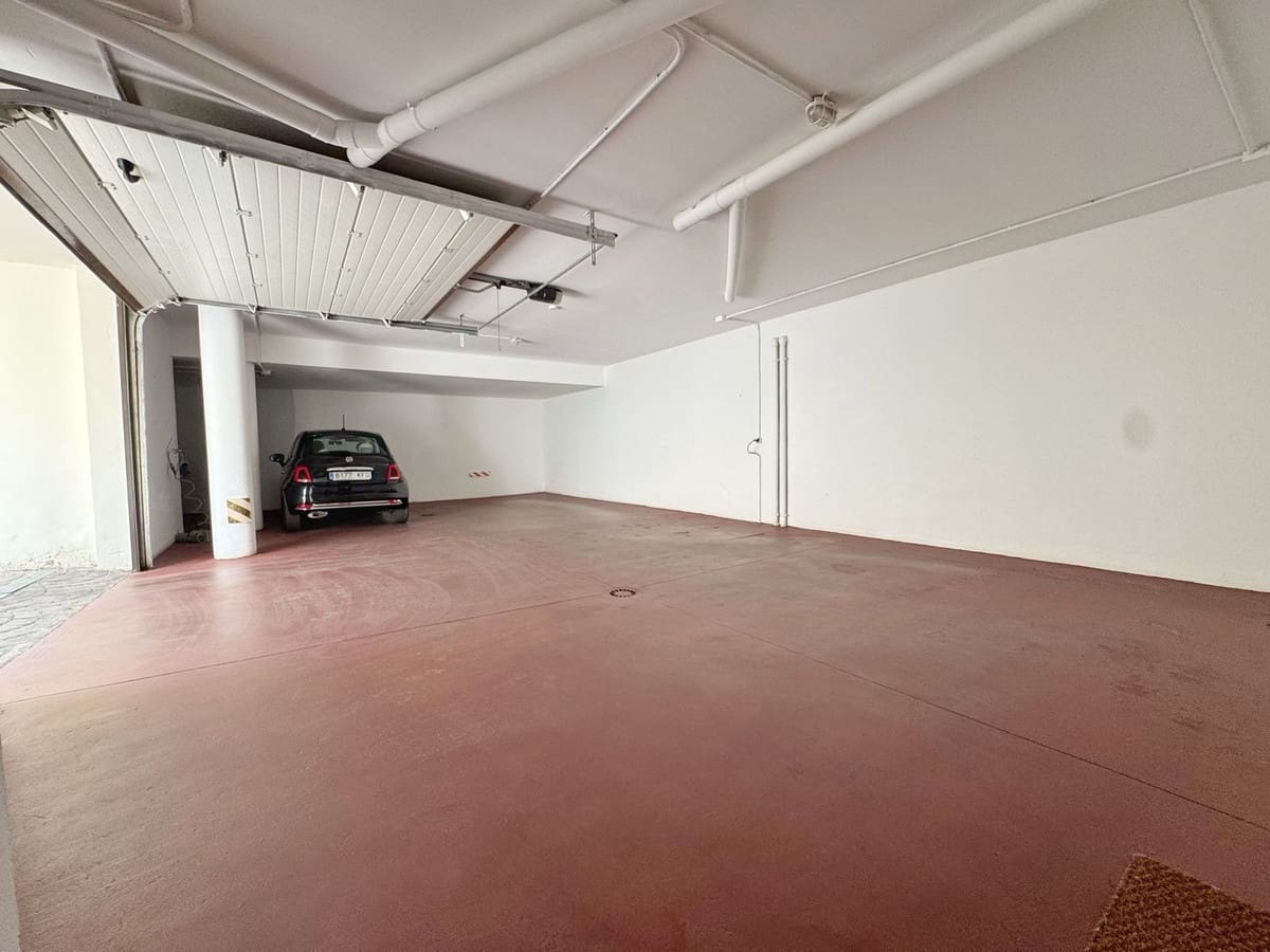 3 bedroom Villa for sale in La Sierrezuela with pool garage - € 759,000 (Ref: 9688448)