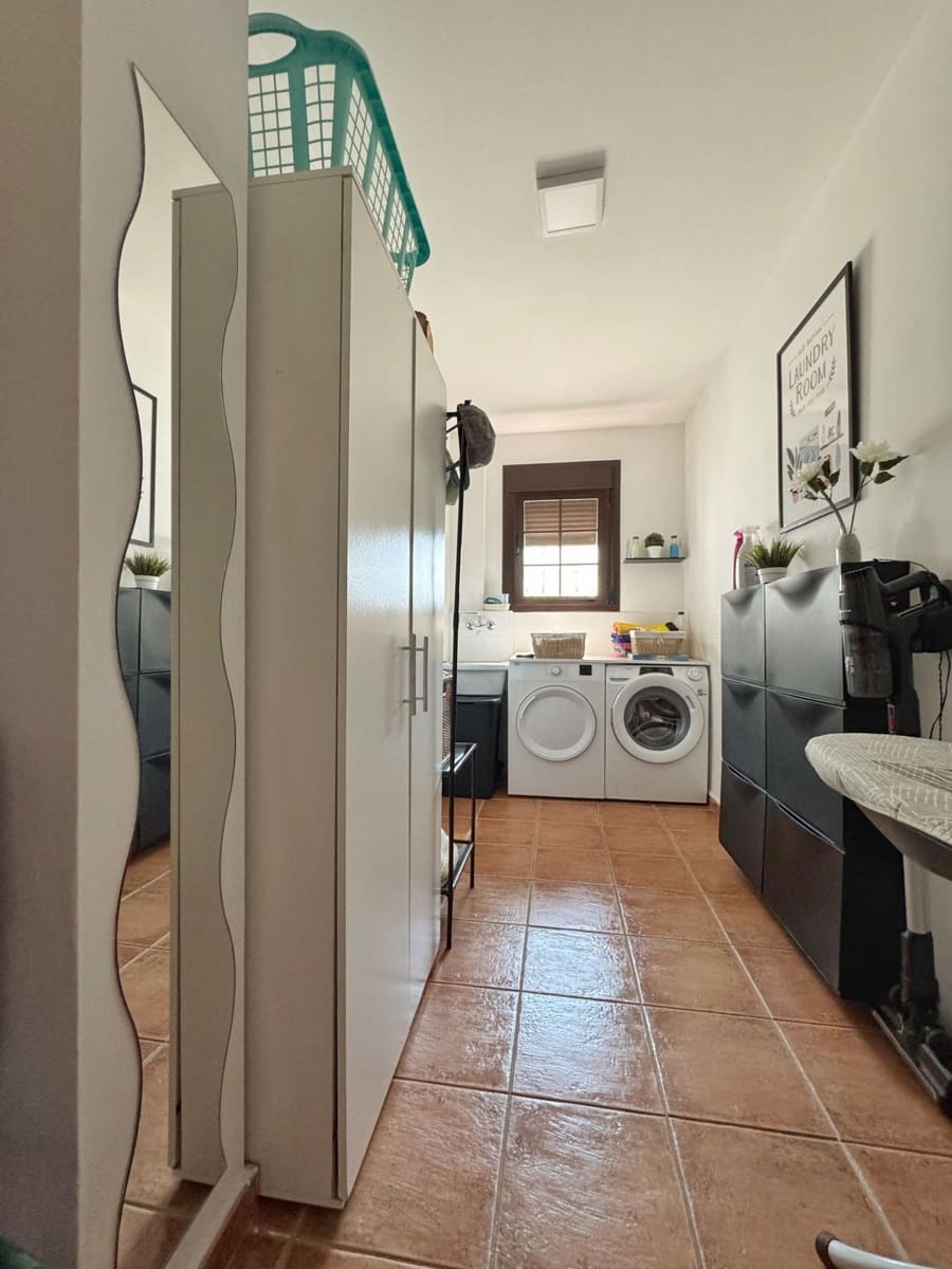 3 bedroom Villa for sale in La Sierrezuela with pool garage - € 759,000 (Ref: 9688448)