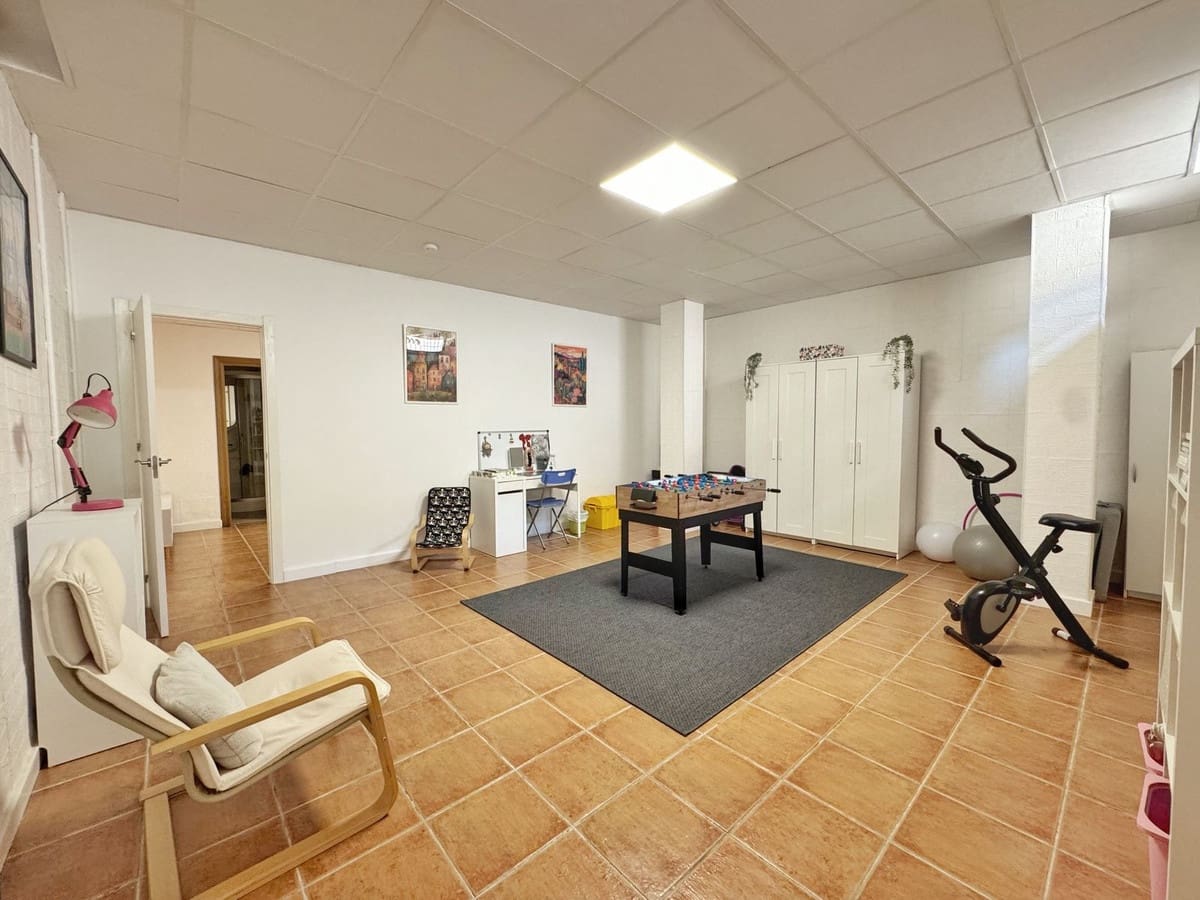 3 bedroom Villa for sale in La Sierrezuela with pool garage - € 759,000 (Ref: 9688448)