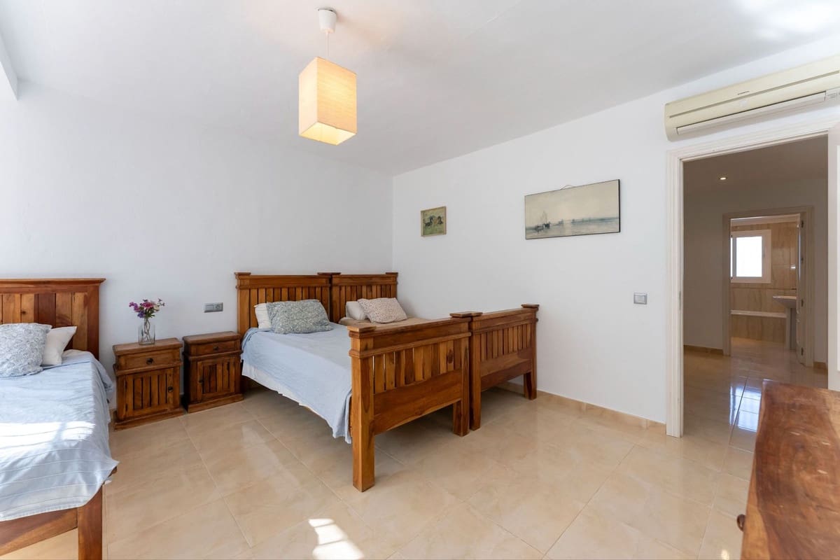 9 soverom Villa til salgs i Alhaurin el Grande med svømmebasseng garasje - € 995 000 (Ref: 9688451)