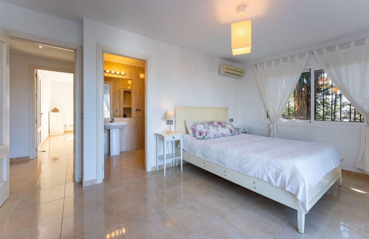 9 soverom Villa til salgs i Alhaurin el Grande med svømmebasseng garasje - € 995 000 (Ref: 9688451)