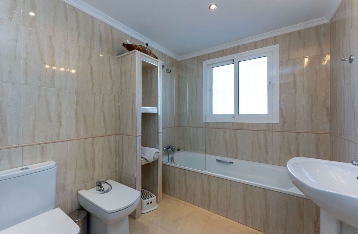 9 soverom Villa til salgs i Alhaurin el Grande med svømmebasseng garasje - € 995 000 (Ref: 9688451)