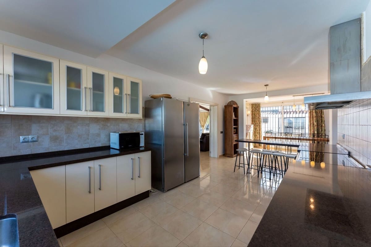 9 soverom Villa til salgs i Alhaurin el Grande med svømmebasseng garasje - € 995 000 (Ref: 9688451)