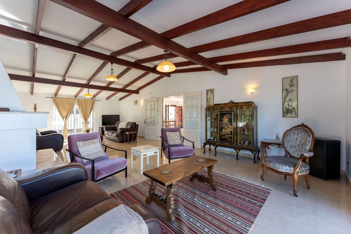 9 soverom Villa til salgs i Alhaurin el Grande med svømmebasseng garasje - € 995 000 (Ref: 9688451)