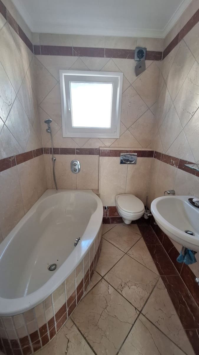 3 soverom Villa til salgs i Torrevieja med svømmebasseng garasje - € 795 000 (Ref: 9688500)