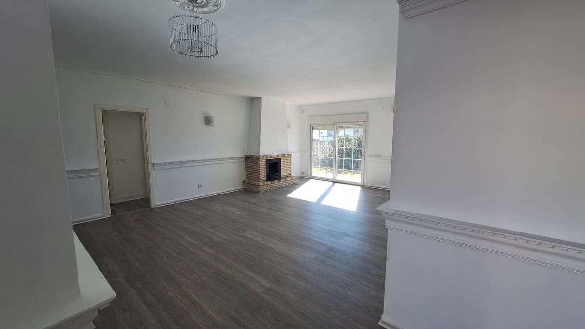 3 soverom Villa til salgs i Torrevieja med svømmebasseng garasje - € 795 000 (Ref: 9688500)