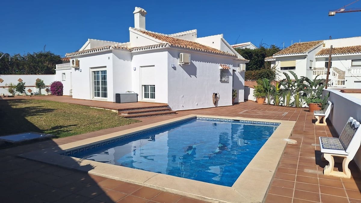 3 soverom Villa til salgs i Torrevieja med svømmebasseng garasje - € 795 000 (Ref: 9688500)