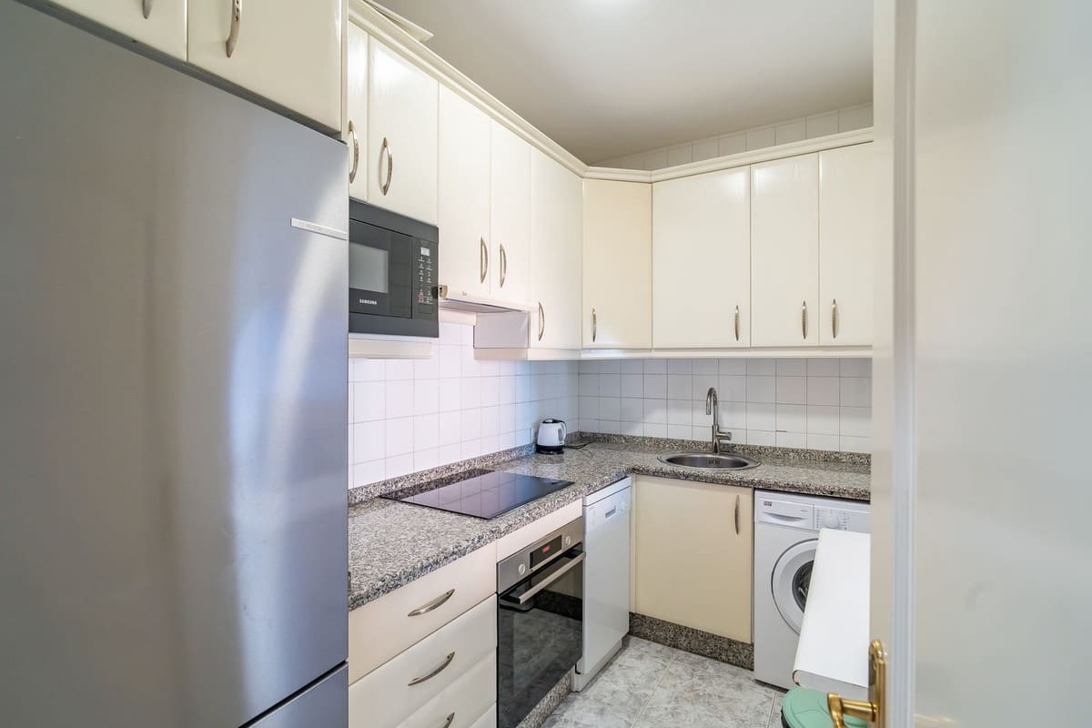 1 slaapkamer Strandappartement te koop in Fuengirola met garage - € 322.500 (Ref: 9688542)