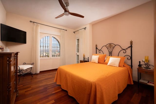 5 soverom Kjedet enebolig til salgs i Alhaurín de la Torre med svømmebasseng garasje - € 998 000 (Ref: 9699275)