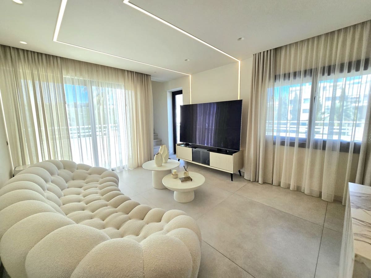 2 Zimmer Penthouse zu verkaufen in La Cala de Mijas mit Pool - 595.000 € (Ref: 9699323)