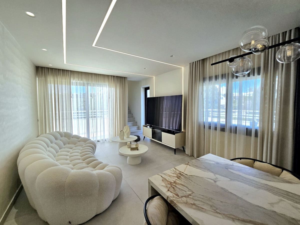 2 Zimmer Penthouse zu verkaufen in La Cala de Mijas mit Pool - 595.000 € (Ref: 9699323)