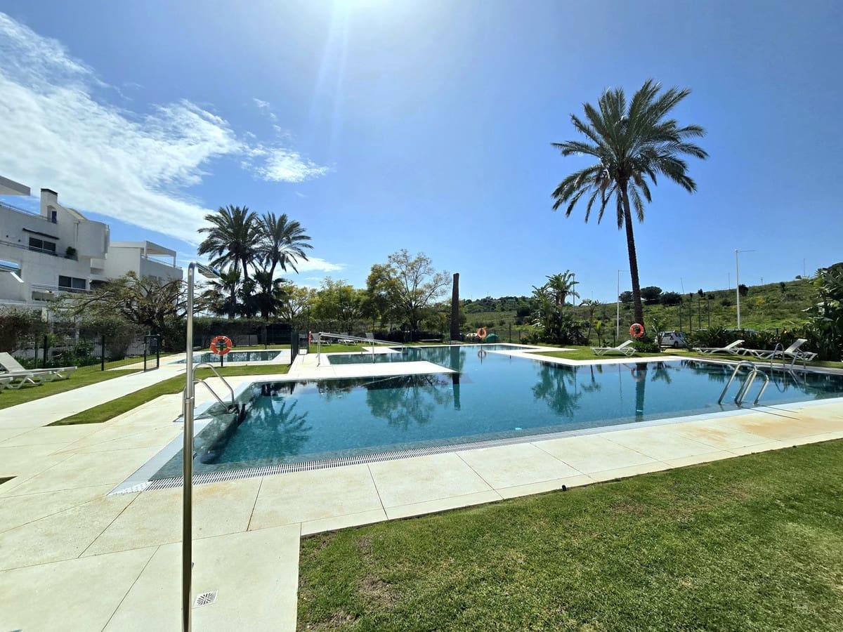 2 Zimmer Penthouse zu verkaufen in La Cala de Mijas mit Pool - 595.000 € (Ref: 9699323)