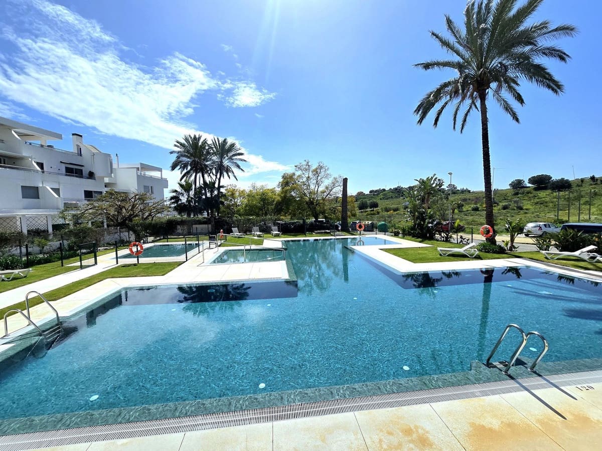 2 Zimmer Penthouse zu verkaufen in La Cala de Mijas mit Pool - 595.000 € (Ref: 9699323)