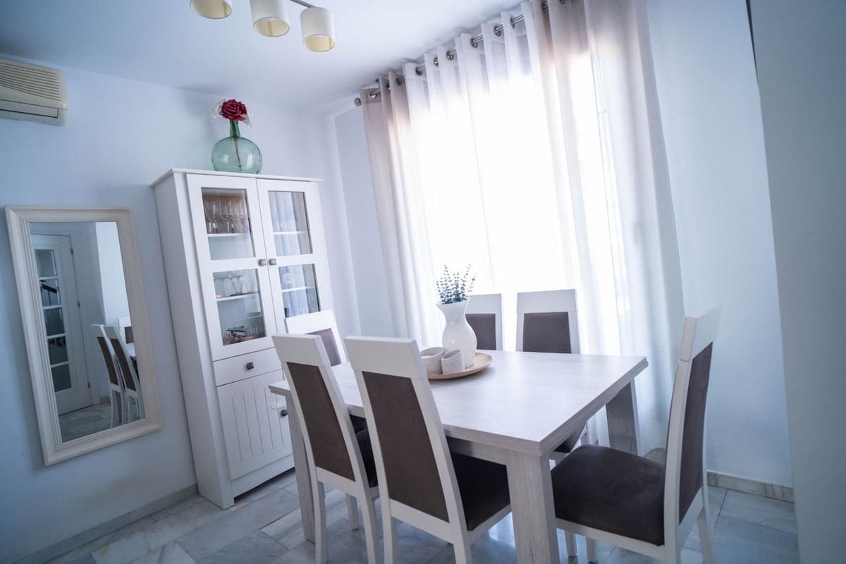 6 soveværelse Semi-Rækkehus til salg i Las Lagunas de Mijas med garage - € 485.000 (Ref: 9699670)