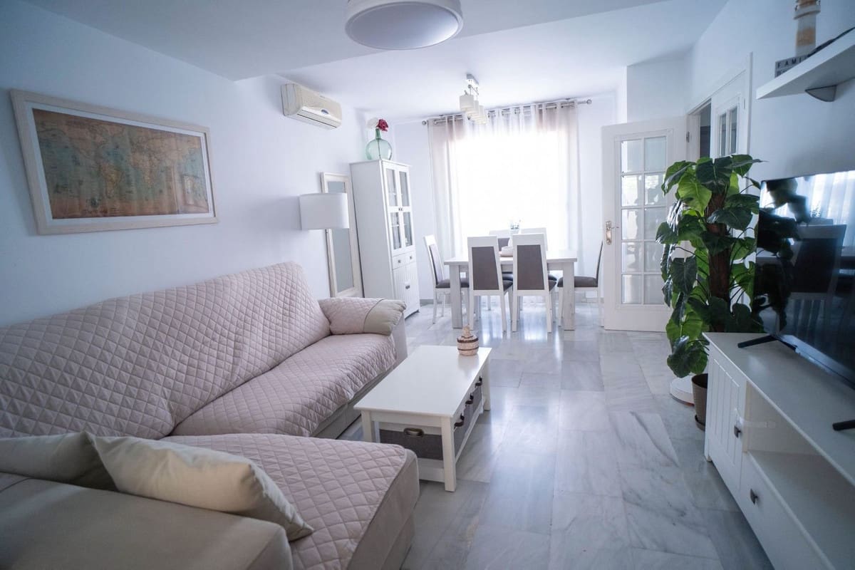 6 soveværelse Semi-Rækkehus til salg i Las Lagunas de Mijas med garage - € 485.000 (Ref: 9699670)