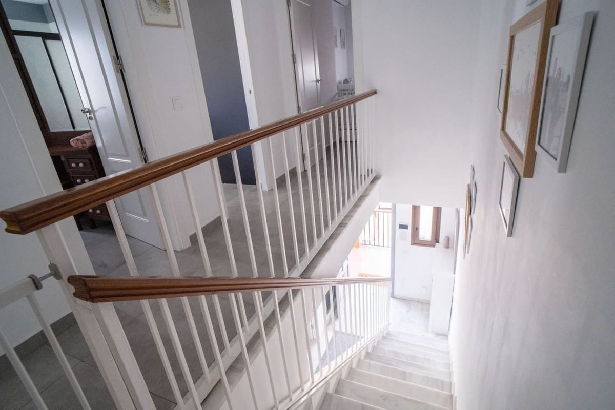 6 soveværelse Semi-Rækkehus til salg i Las Lagunas de Mijas med garage - € 485.000 (Ref: 9699670)