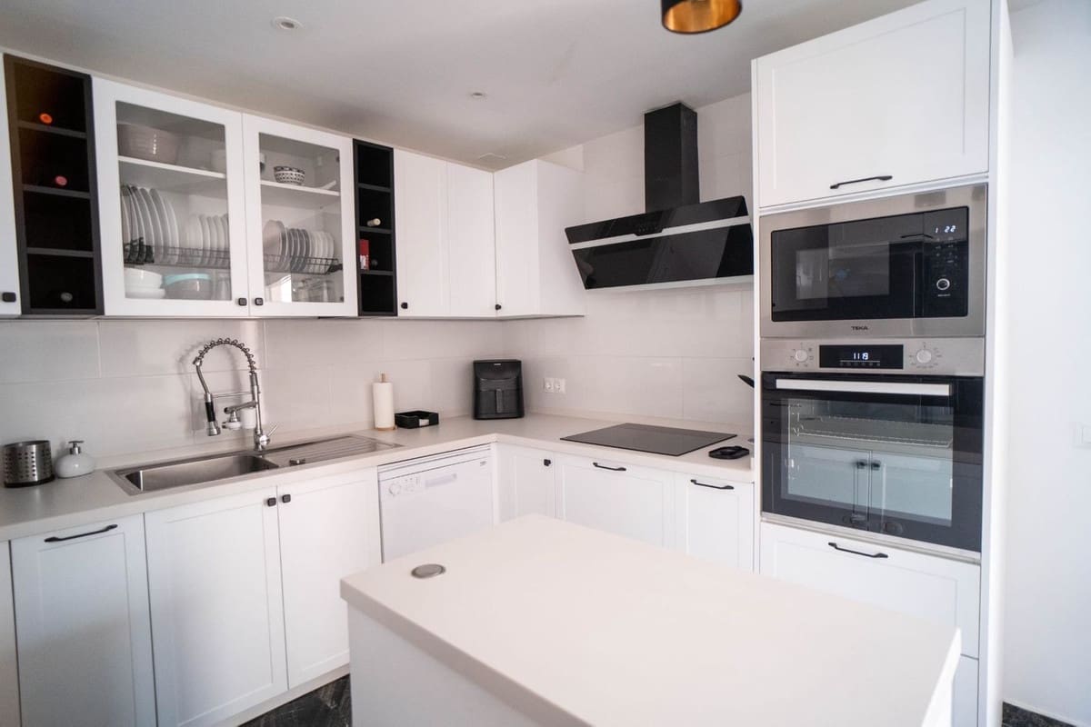 6 soveværelse Semi-Rækkehus til salg i Las Lagunas de Mijas med garage - € 485.000 (Ref: 9699670)