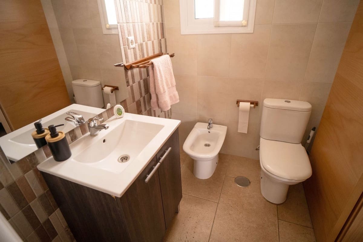 6 soveværelse Semi-Rækkehus til salg i Las Lagunas de Mijas med garage - € 485.000 (Ref: 9699670)