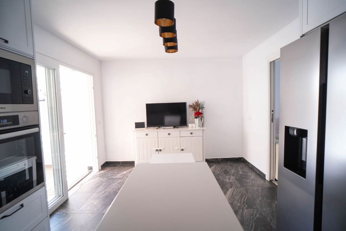 6 soveværelse Semi-Rækkehus til salg i Las Lagunas de Mijas med garage - € 485.000 (Ref: 9699670)