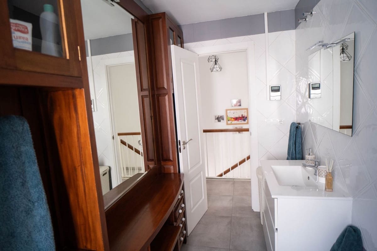 6 soveværelse Semi-Rækkehus til salg i Las Lagunas de Mijas med garage - € 485.000 (Ref: 9699670)