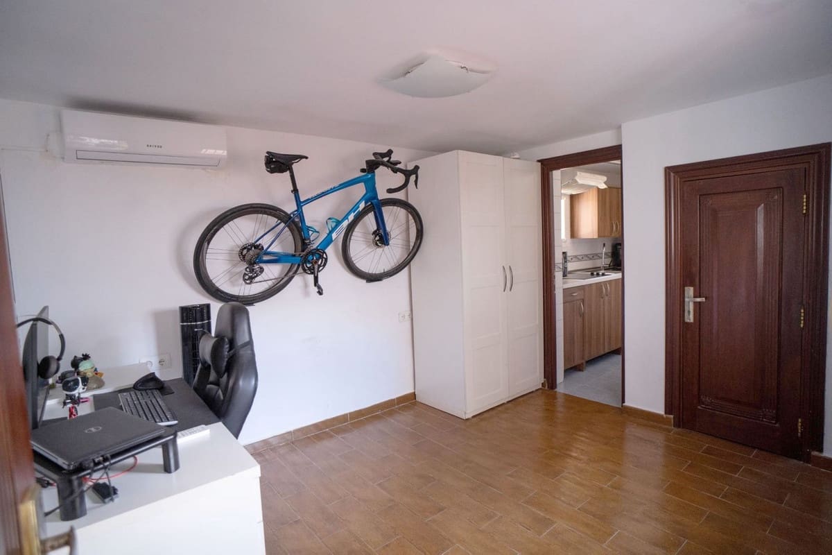 6 soveværelse Semi-Rækkehus til salg i Las Lagunas de Mijas med garage - € 485.000 (Ref: 9699670)