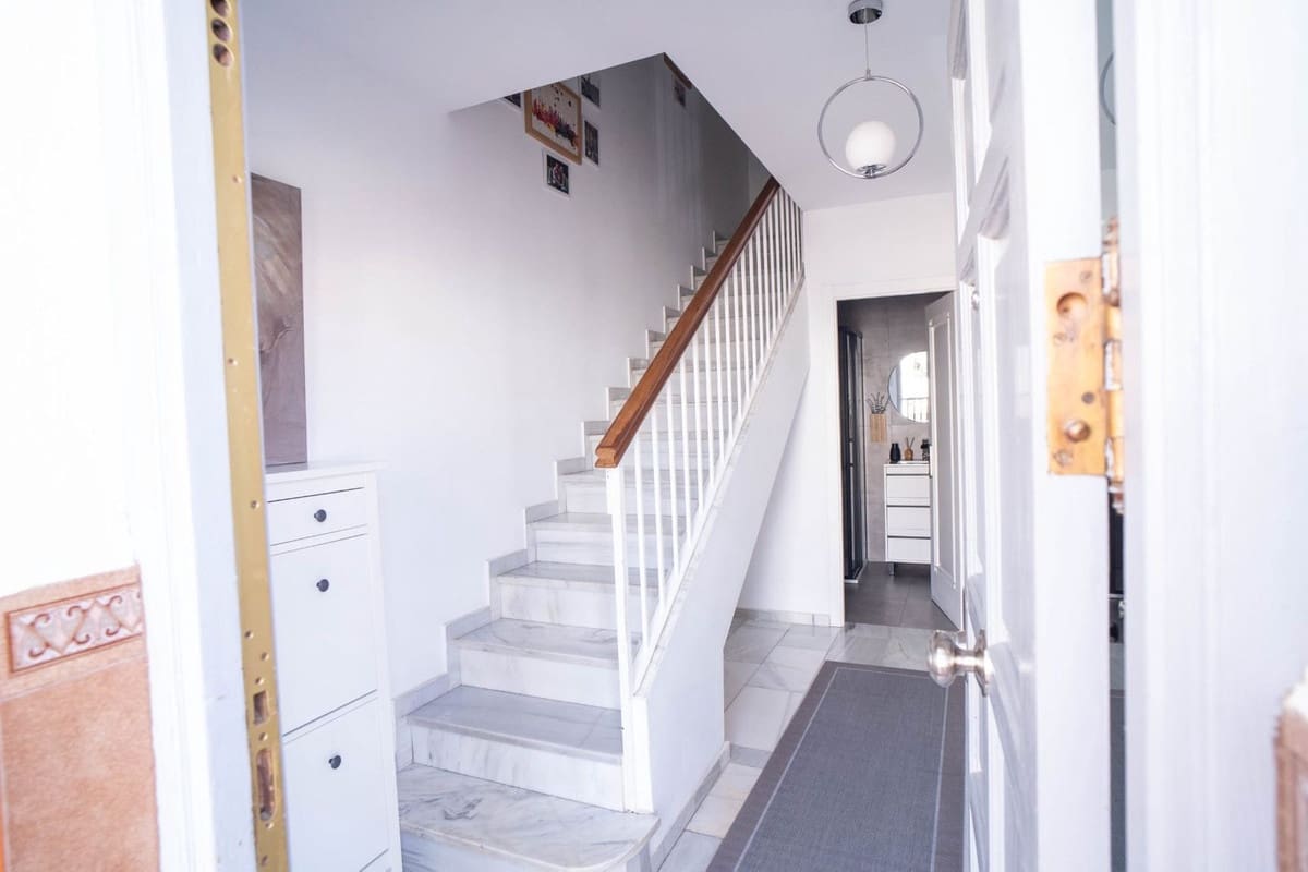 6 soveværelse Semi-Rækkehus til salg i Las Lagunas de Mijas med garage - € 485.000 (Ref: 9699670)