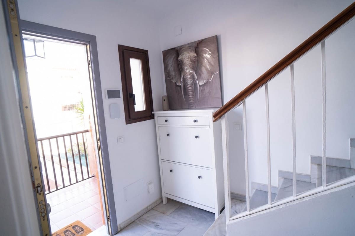 6 soveværelse Semi-Rækkehus til salg i Las Lagunas de Mijas med garage - € 485.000 (Ref: 9699670)