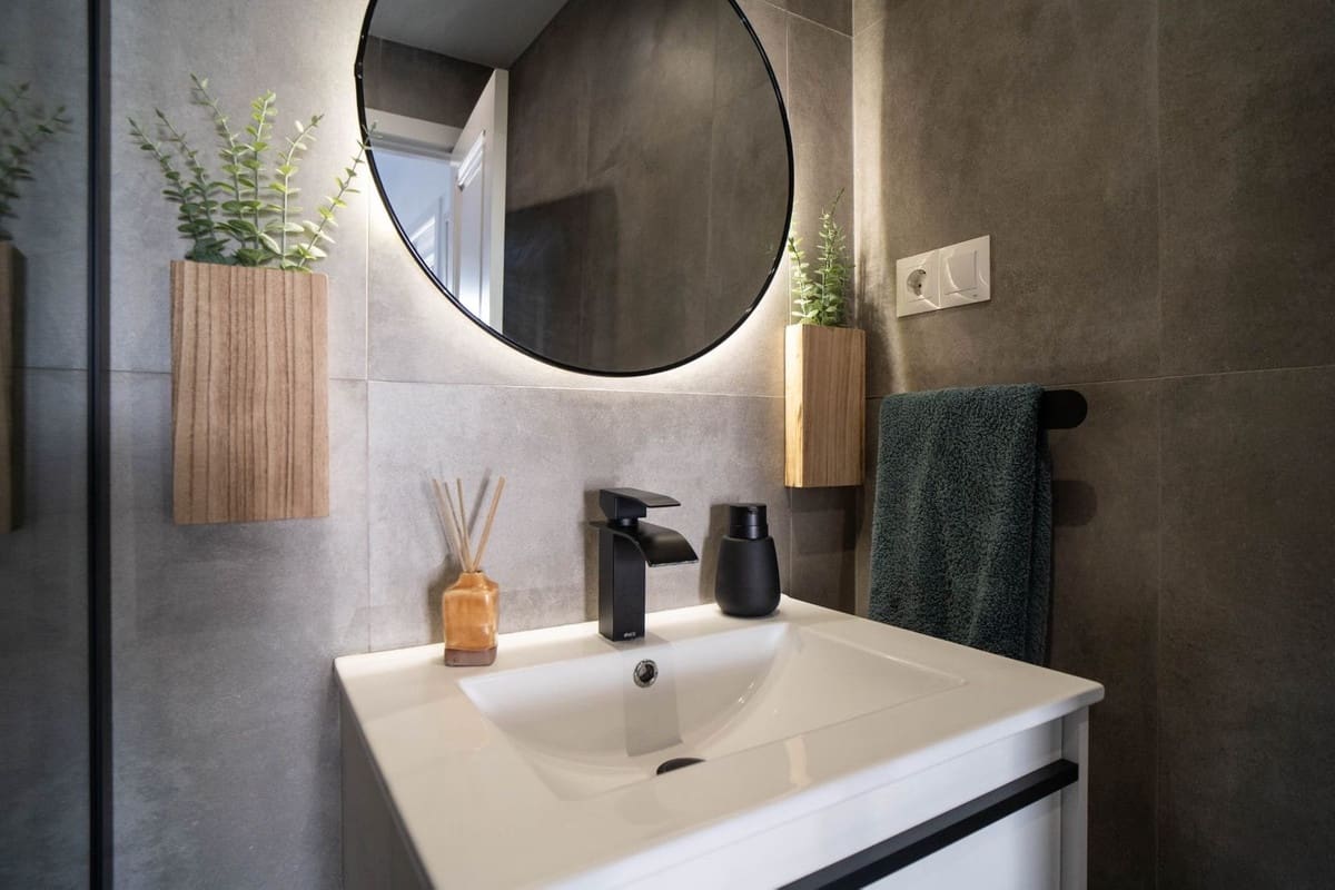 6 soveværelse Semi-Rækkehus til salg i Las Lagunas de Mijas med garage - € 485.000 (Ref: 9699670)