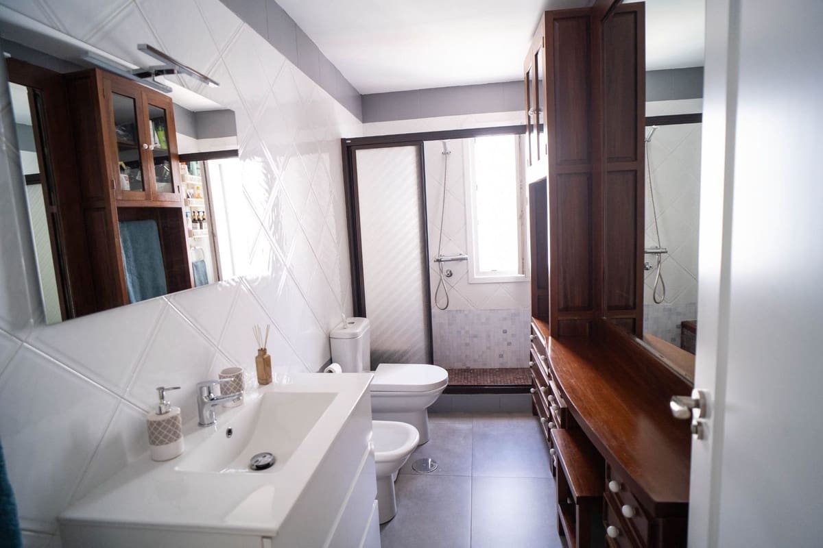 6 soveværelse Semi-Rækkehus til salg i Las Lagunas de Mijas med garage - € 485.000 (Ref: 9699670)