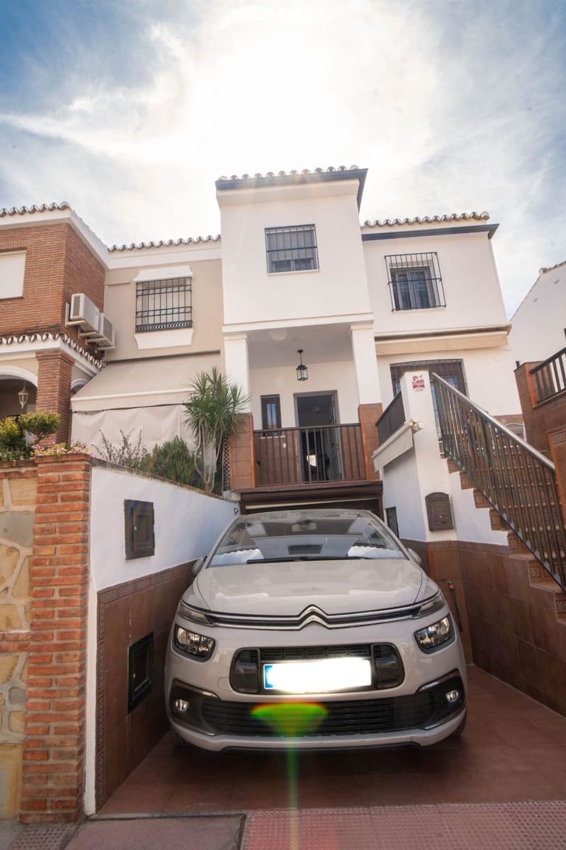 6 soveværelse Semi-Rækkehus til salg i Las Lagunas de Mijas med garage - € 485.000 (Ref: 9699670)