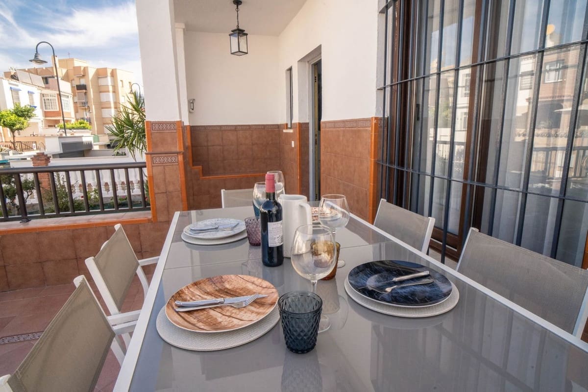 6 soveværelse Semi-Rækkehus til salg i Las Lagunas de Mijas med garage - € 485.000 (Ref: 9699670)