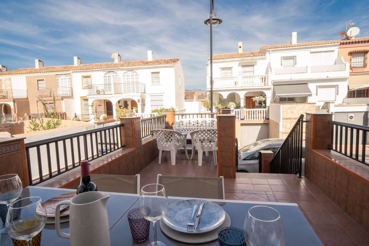 6 soveværelse Semi-Rækkehus til salg i Las Lagunas de Mijas med garage - € 485.000 (Ref: 9699670)