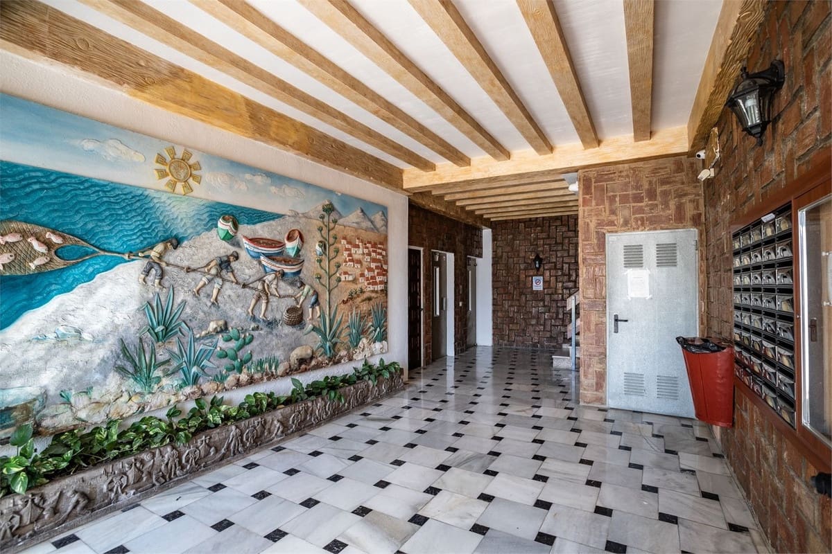 2 slaapkamer Appartement te koop in Benalmadena Costa met zwembad - € 269.000 (Ref: 9703238)